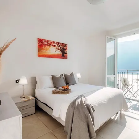 Mosaic - By Myhomeincomo Apartment *