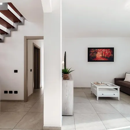 Mosaic - By Myhomeincomo Apartment Nesso